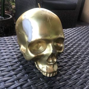 XL gold skull statement candle!